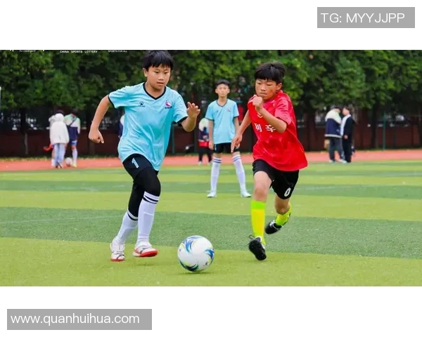 足球明星的儿女们如何在绿茵场外快乐成长的日常生活揭秘